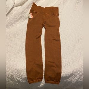 NWT free people movement leggings in size M/L.